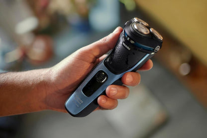 Philips Norelco Shaver 3600 Wet & Dry Electric Shaver S3243/91